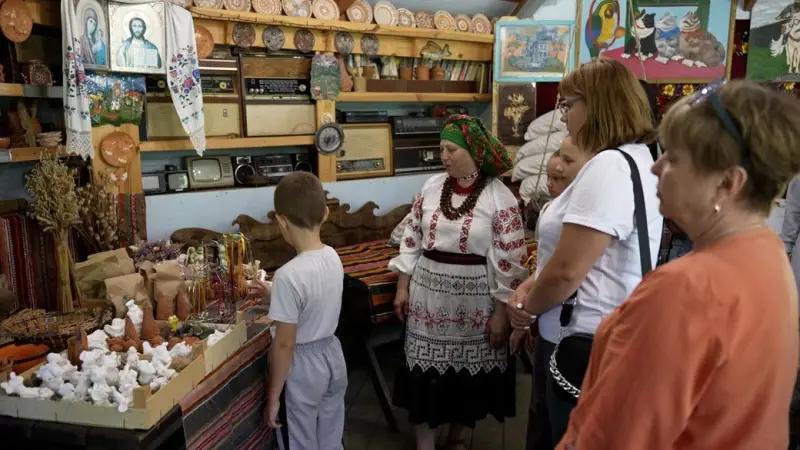 Екскурсія з надією: у Гайовому на Вінниччині родини захисників відвідали садибу “Подільська родина”
