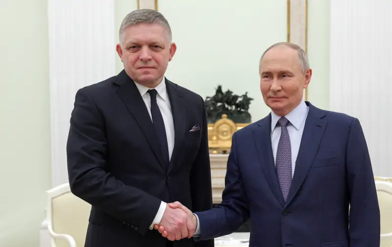 Макрон відновив діалог із Путіним: що відомо про розмову та реакцію Зеленського