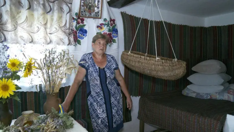 На Вінниччині дослідниця створила етносадибу з родинними реліквіями та старожитностями